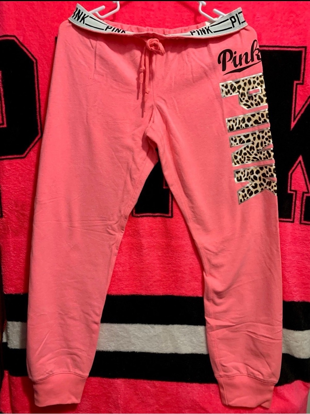 NWT VS PINK HTF/RARE Coral Jogger Pants with Leopard Logo